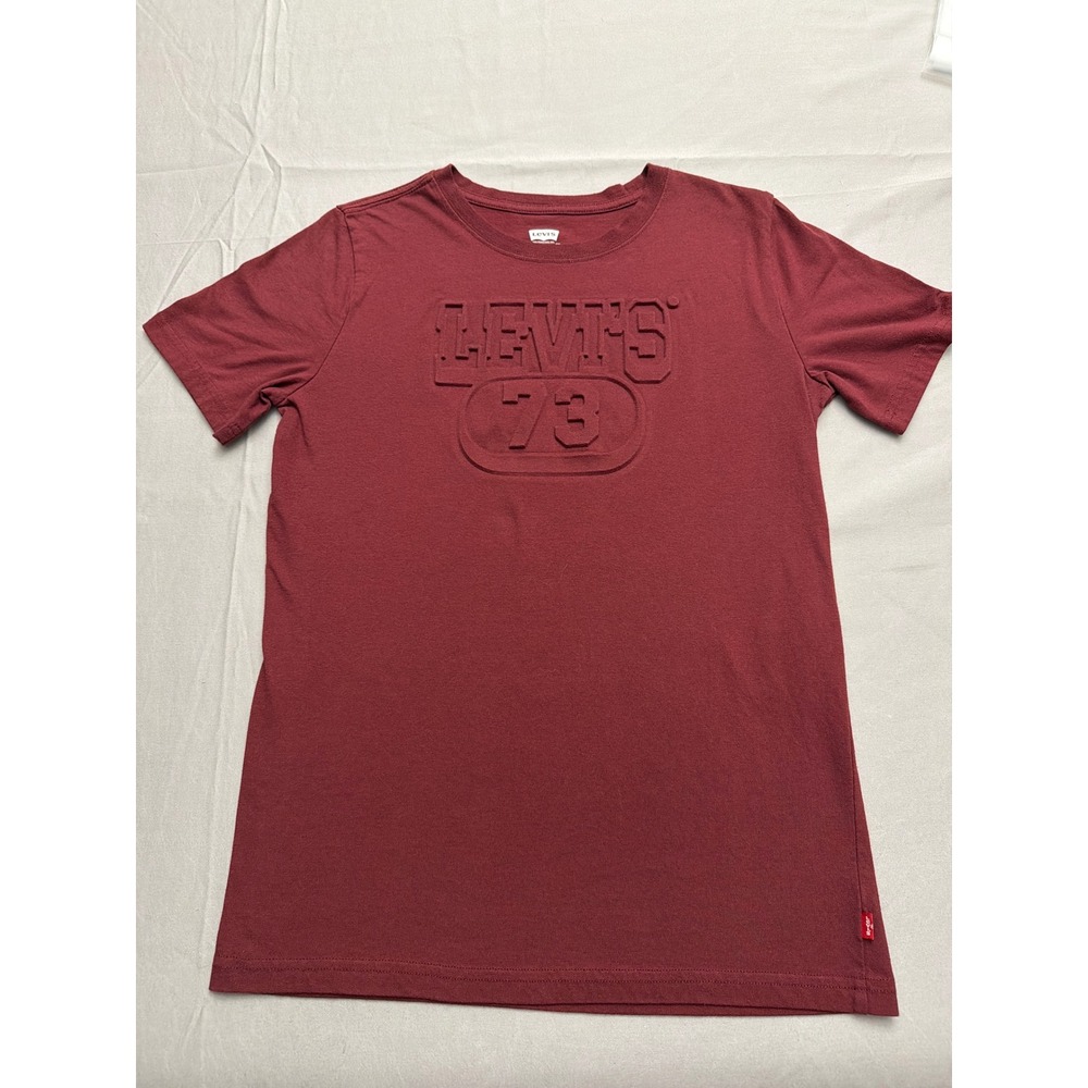 Levis Boys XL Burgundy Embossed 3D Logo 73 Graphic T-Shirt Short Sleeve Maroon